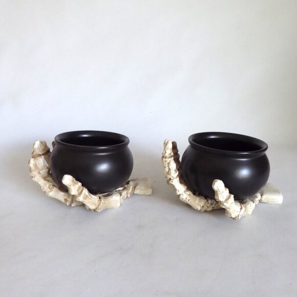 HALLOWEEN SKELETON HANDS HOLDING BLACK CERAMIC CAULDRON CANDY DISH / CUP SET - Picture 4 of 9
